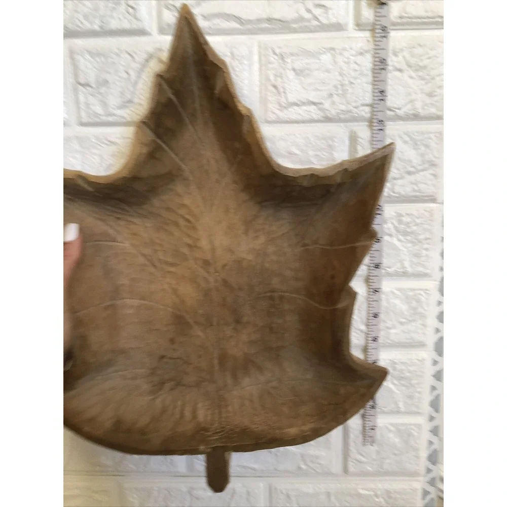 Canadian Maple Leaf Bowl Canary Wood Fait au Quebec  Boutique Le Jarret Noir 16